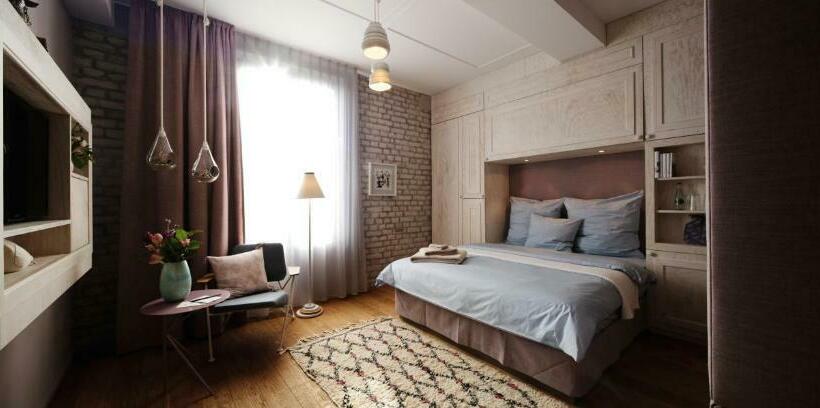 غرفة قياسية, Libertine Lindenberg