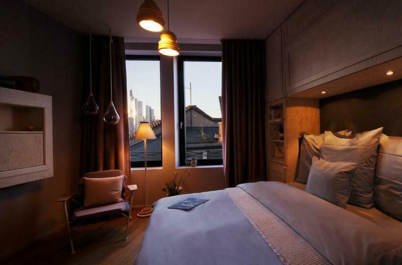 غرفة قياسية, Libertine Lindenberg