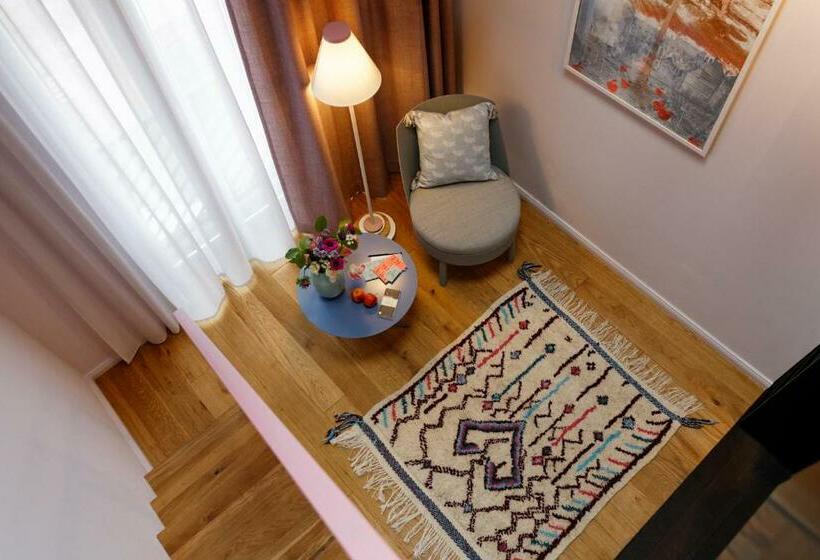 غرفة دوبلكس, Libertine Lindenberg