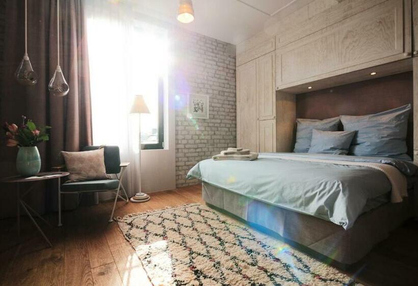 غرفة قياسية, Libertine Lindenberg