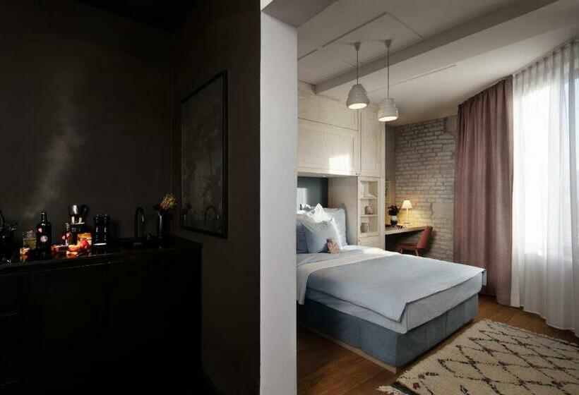 غرفة قياسية, Libertine Lindenberg