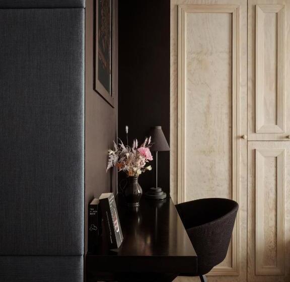 غرفة قياسية, Libertine Lindenberg