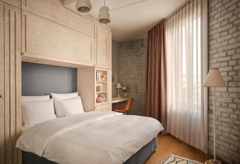 غرفة قياسية, Libertine Lindenberg