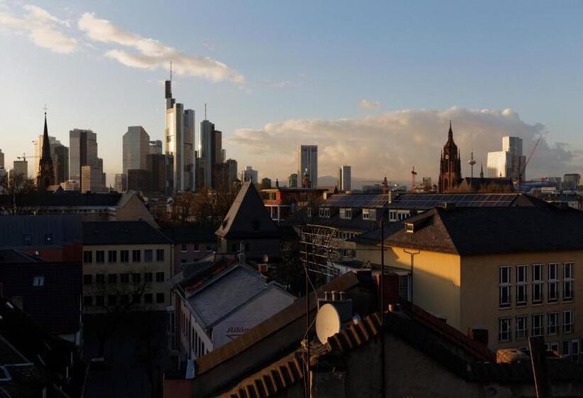 شقة غرفة واحدة, Libertine Lindenberg