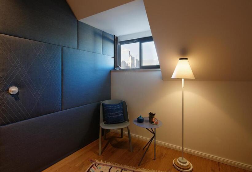 شقة غرفة واحدة, Libertine Lindenberg