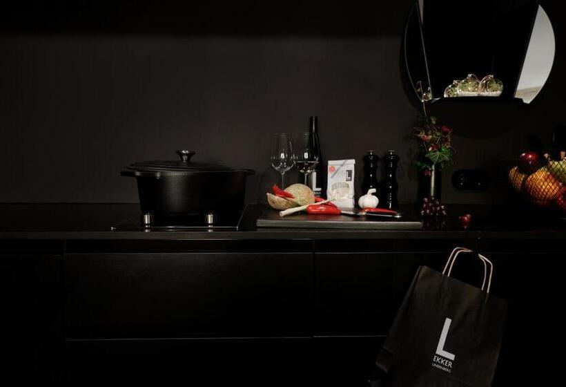 شقة غرفة واحدة, Libertine Lindenberg