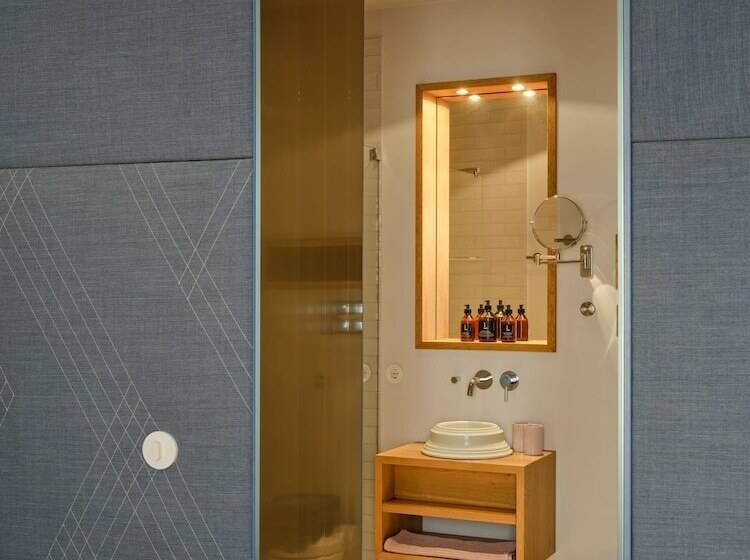 غرفة قياسية, Libertine Lindenberg