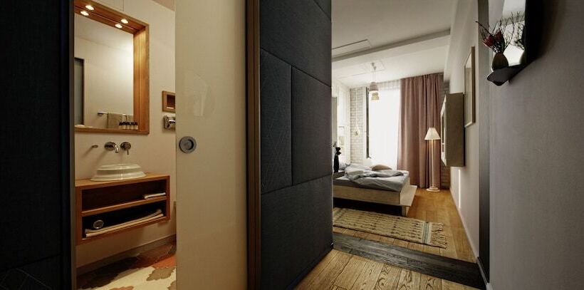 غرفة قياسية, Libertine Lindenberg