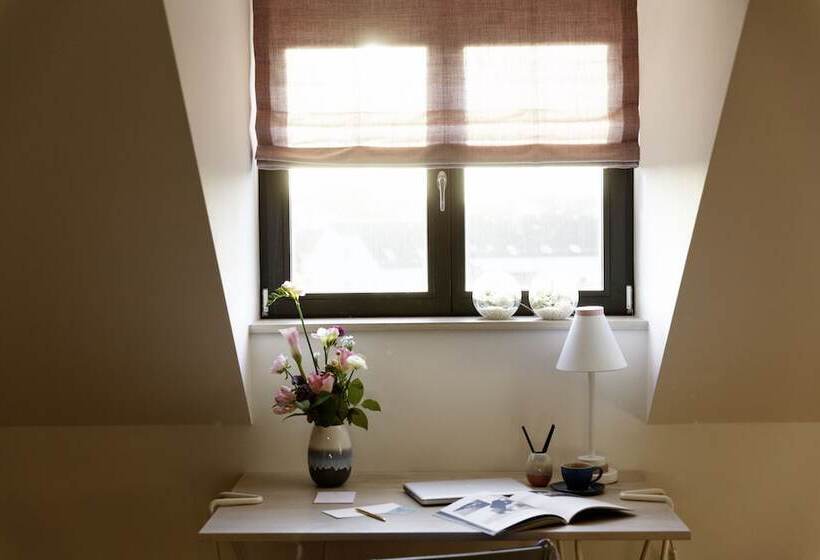 شقة غرفة واحدة, Libertine Lindenberg