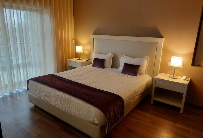 オーシャンビュースタンダードルーム, Monte Lirio