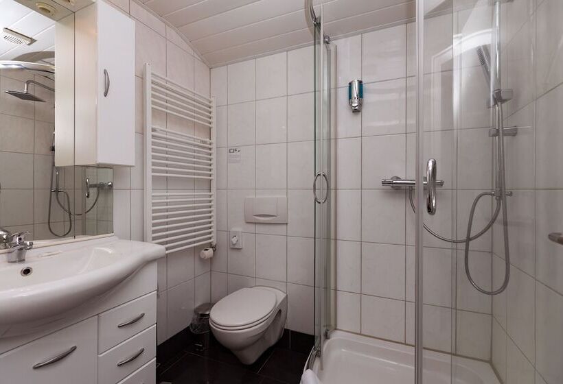 اتاق خانوادگی, Ruhen, 24 Stunden Check In, Kostenfreie Parkplatze