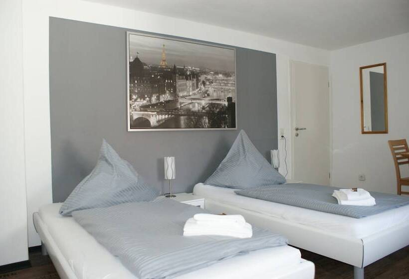 اتاق خانوادگی, Ruhen, 24 Stunden Check In, Kostenfreie Parkplatze