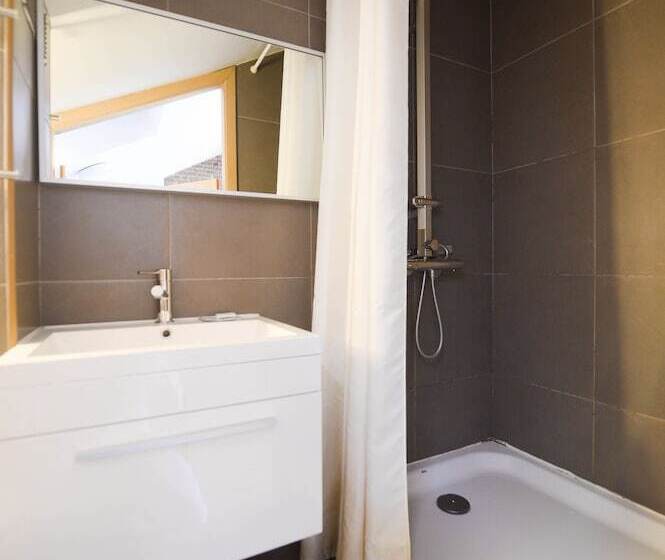 جناح جونيور, Aparthotel Van Hecke