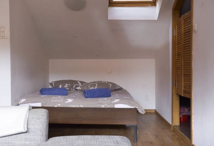 جناح جونيور, Aparthotel Van Hecke