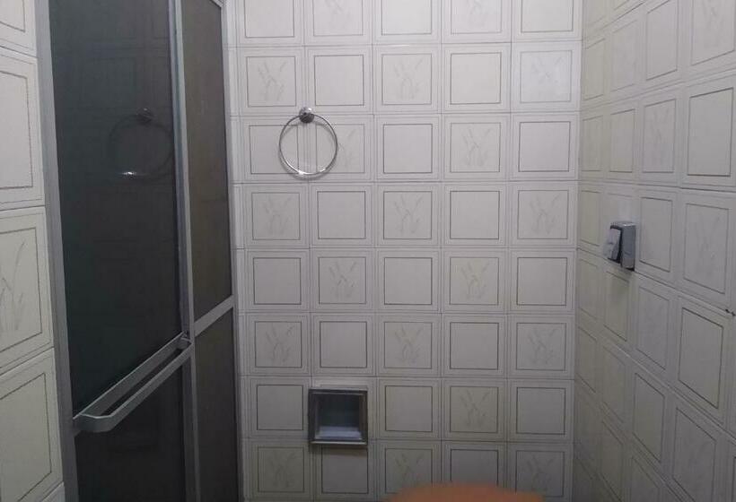 اتاق استاندارد سه نفره, Barão De Tefé