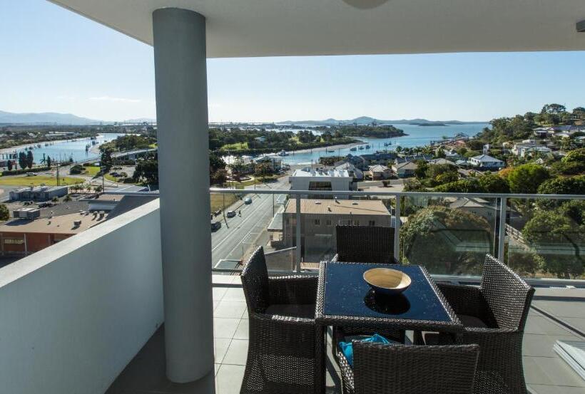 2 Bedrooms Apartment River View, Curtis Central Apartments Official