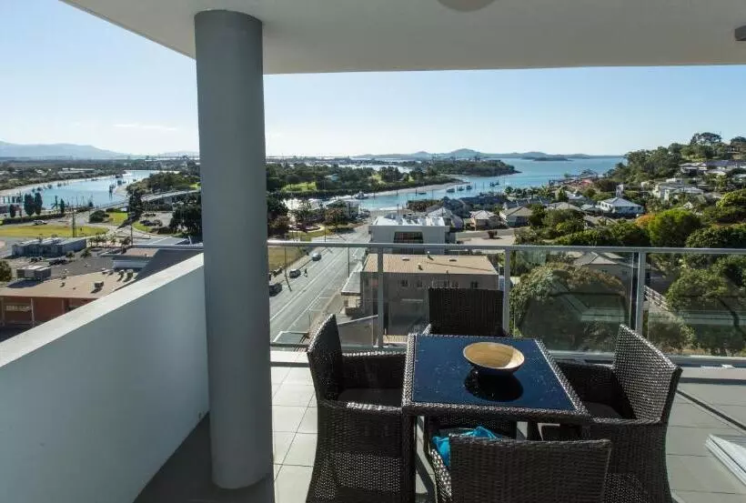 2 Bedrooms Apartment River View, Curtis Central Apartments Official