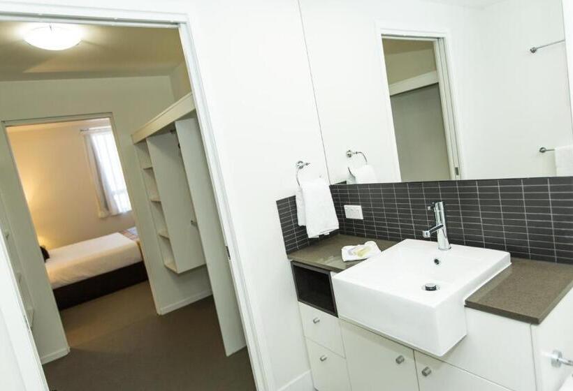 2 Bedrooms Apartment River View, Curtis Central Apartments Official