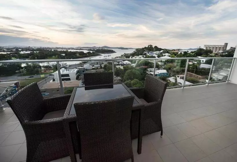 2 Bedrooms Apartment River View, Curtis Central Apartments Official