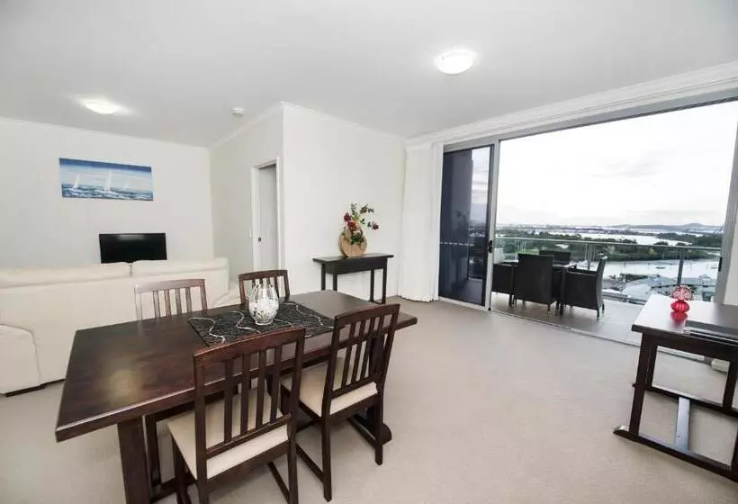 2 Bedrooms Apartment River View, Curtis Central Apartments Official