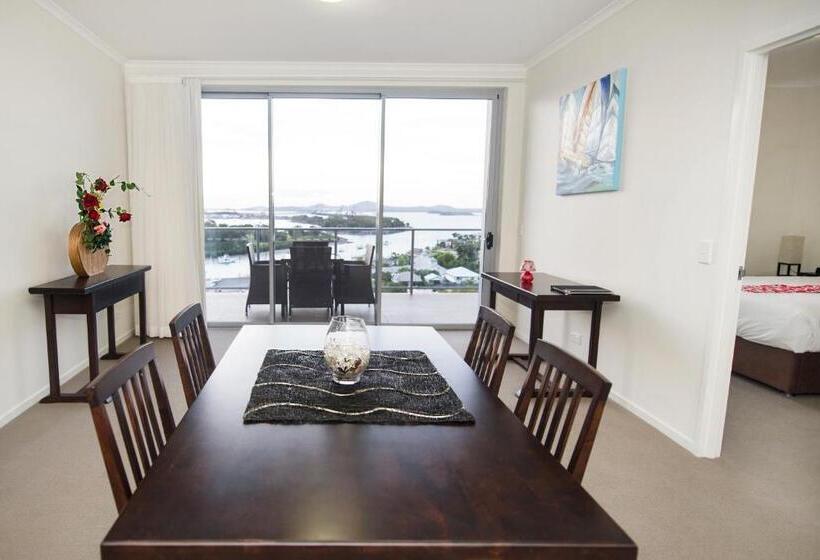 2 Bedrooms Apartment River View, Curtis Central Apartments Official