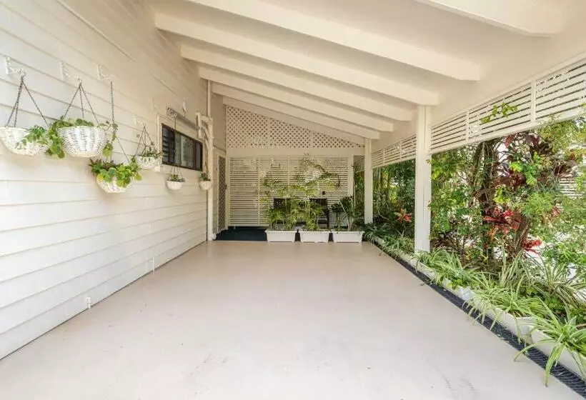 اتاق استاندارد, Debbie S Place
