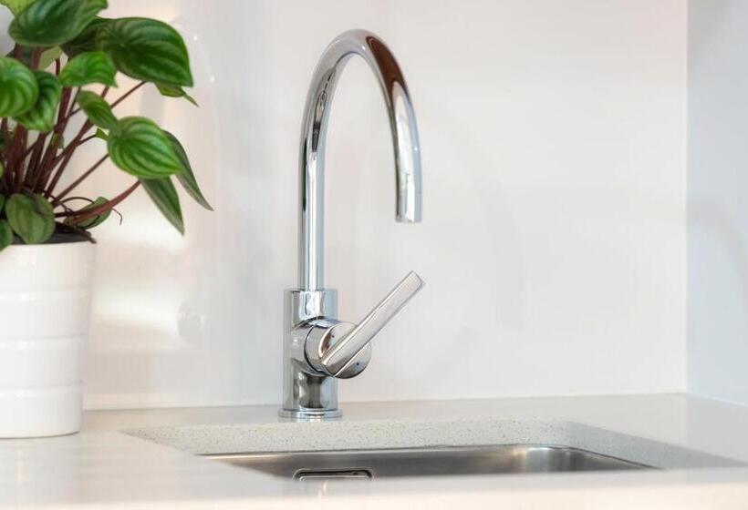 סוויטה, Debbie S Place