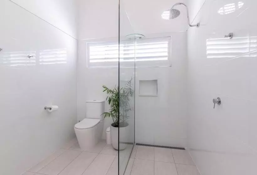 3 Bedroom Suite, Debbie S Place