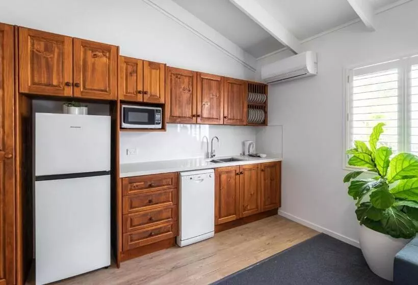 3 Bedroom Suite, Debbie S Place