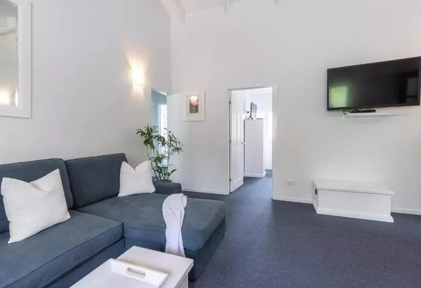 3 Bedroom Suite, Debbie S Place