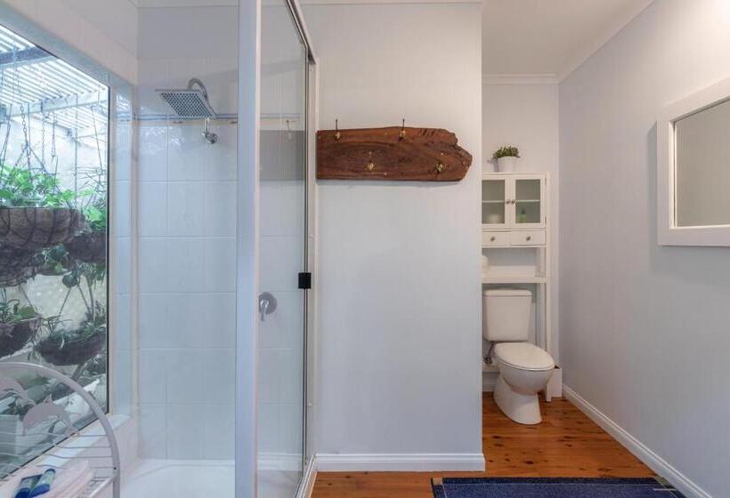 מיטת קינג בסוויטה, Debbie S Place