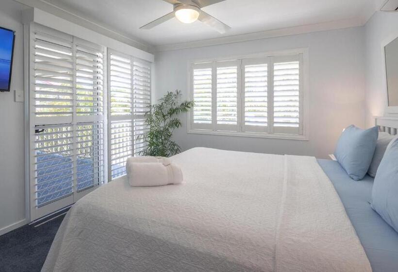 דירת שלושה חדרים, Debbie S Place