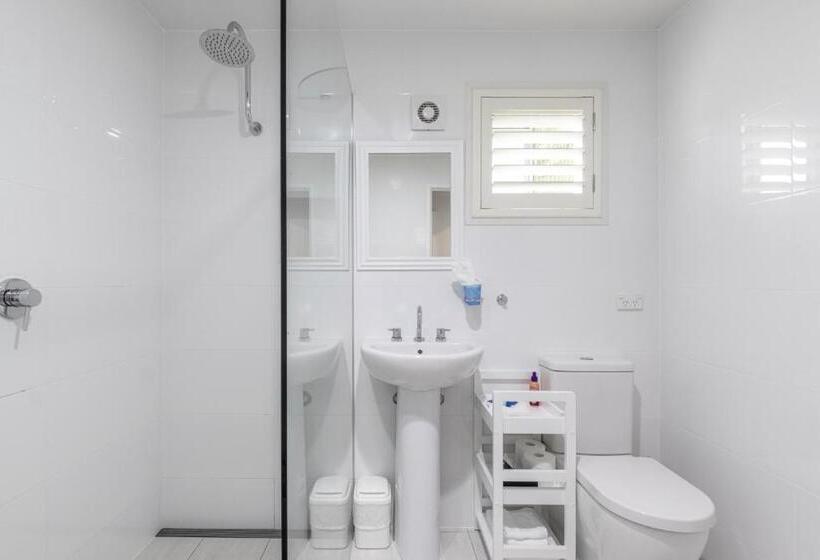 디럭스 룸, Debbie S Place