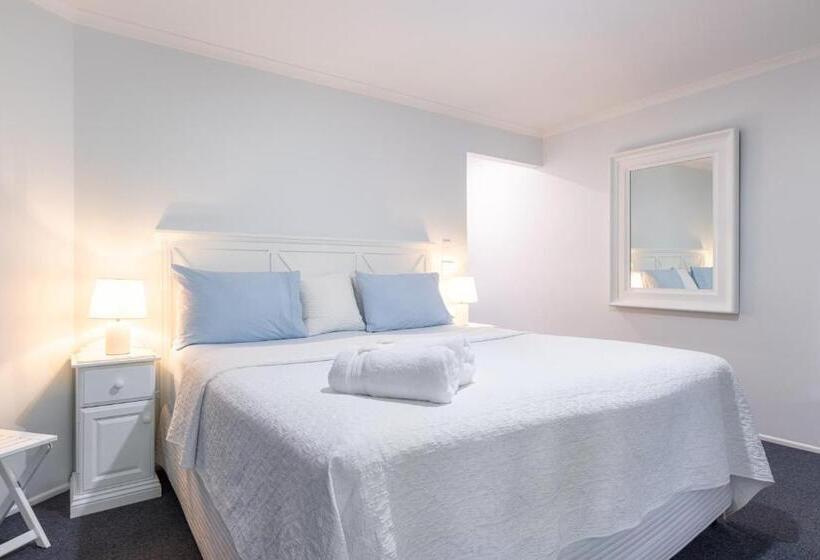 חדר דלוקס, Debbie S Place