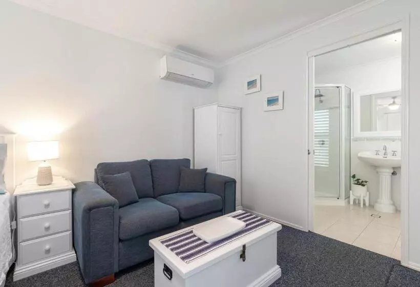 اتاق لوکس, Debbie S Place