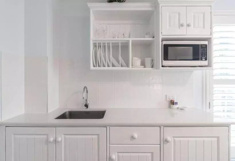 اتاق لوکس, Debbie S Place