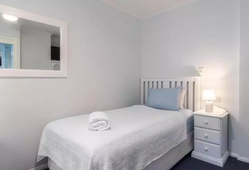 سوئیت 2 خوابه, Debbie S Place