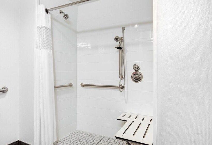 غرفة قياسية لذوى الاحتياجات الخاصة, Hampton Inn & Suites Manchester