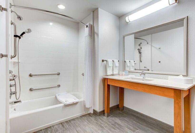 غرفة قياسية لذوى الاحتياجات الخاصة, Hampton Inn & Suites Manchester