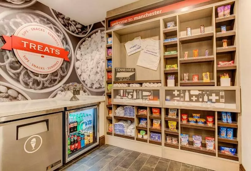 キングサイズベッドのスタンダードルーム, Hampton Inn & Suites Manchester