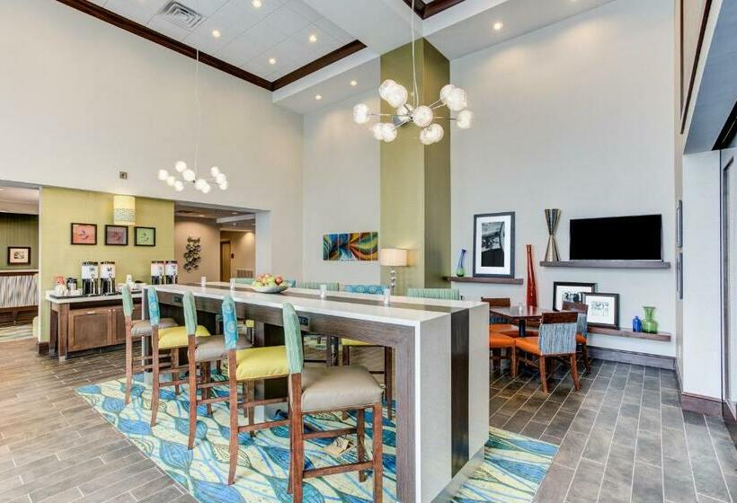 غرفة قياسية سرير كينج, Hampton Inn & Suites Manchester