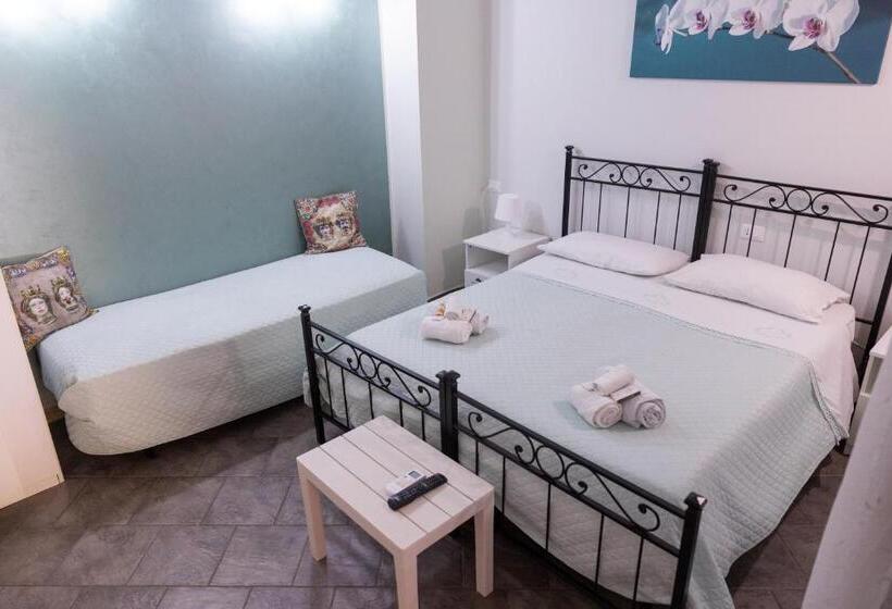 غرفة أساسية ثلاثية, Sicily In Love 2   Rooms & Breakfast