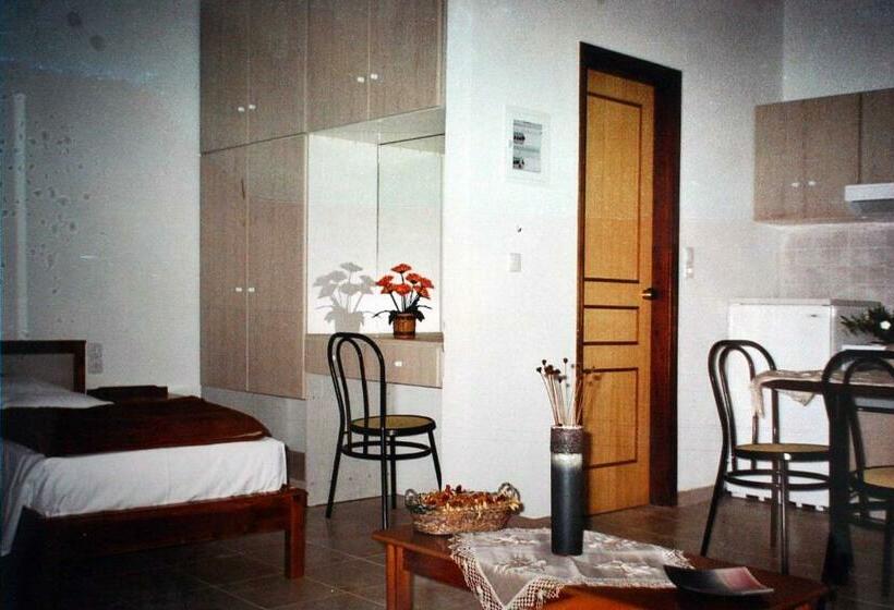 חדר סטודיו סטנדרד, Evilion