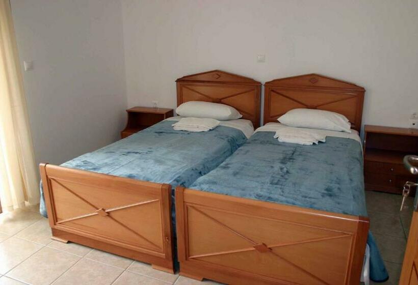 דירת חדר, Evilion