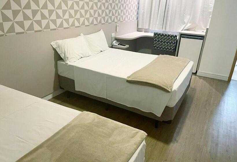 デラックストリプルルーム, Aruja