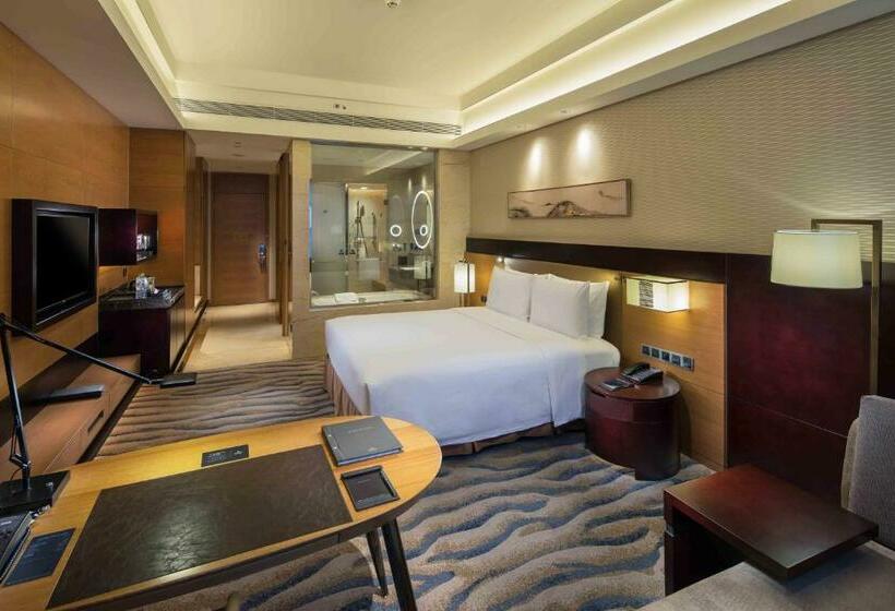 스탠다드 룸 킹사이즈 침대, Hilton Yantai Golden Coast