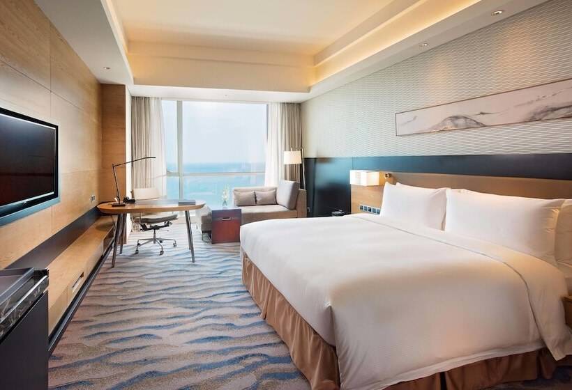 اتاق لوکس با چشم‌انداز دریا, Hilton Yantai Golden Coast