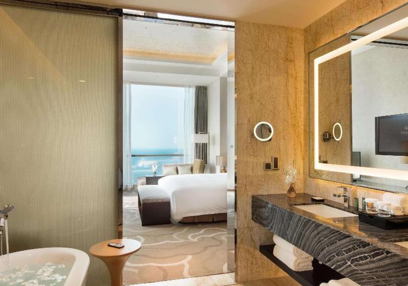 스위트 킹사이즈 침대, Hilton Yantai Golden Coast