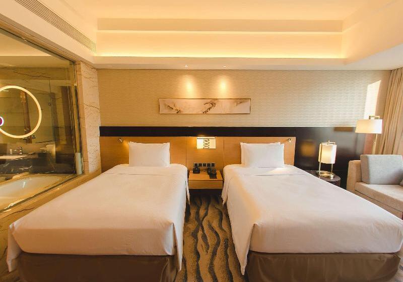 اتاق استاندارد با چشم‌انداز دریا, Hilton Yantai Golden Coast