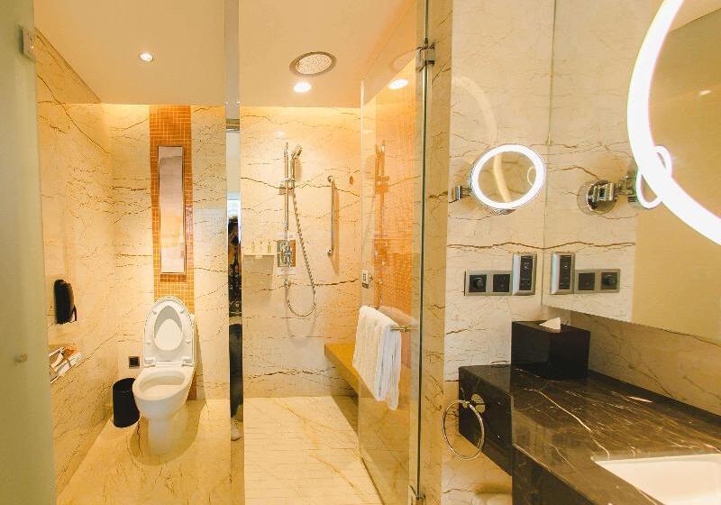 اتاق لوکس با چشم‌انداز دریا, Hilton Yantai Golden Coast